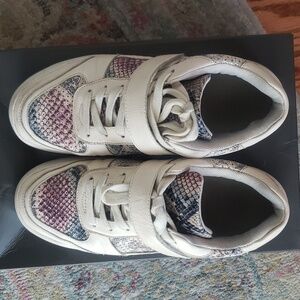 Vince Camuto Sargita Sneakers